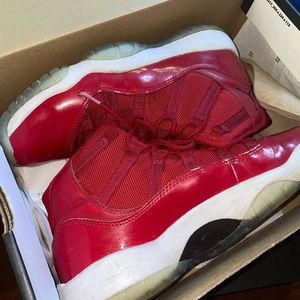 Jordan 11 Red